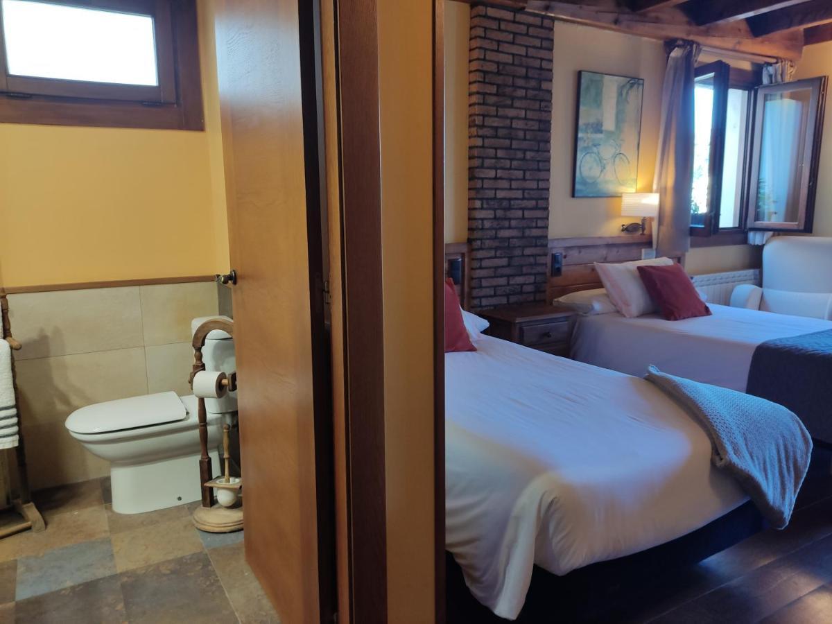 Hotel Rural Irati Selva De Irati Jaurrieta Exteriör bild